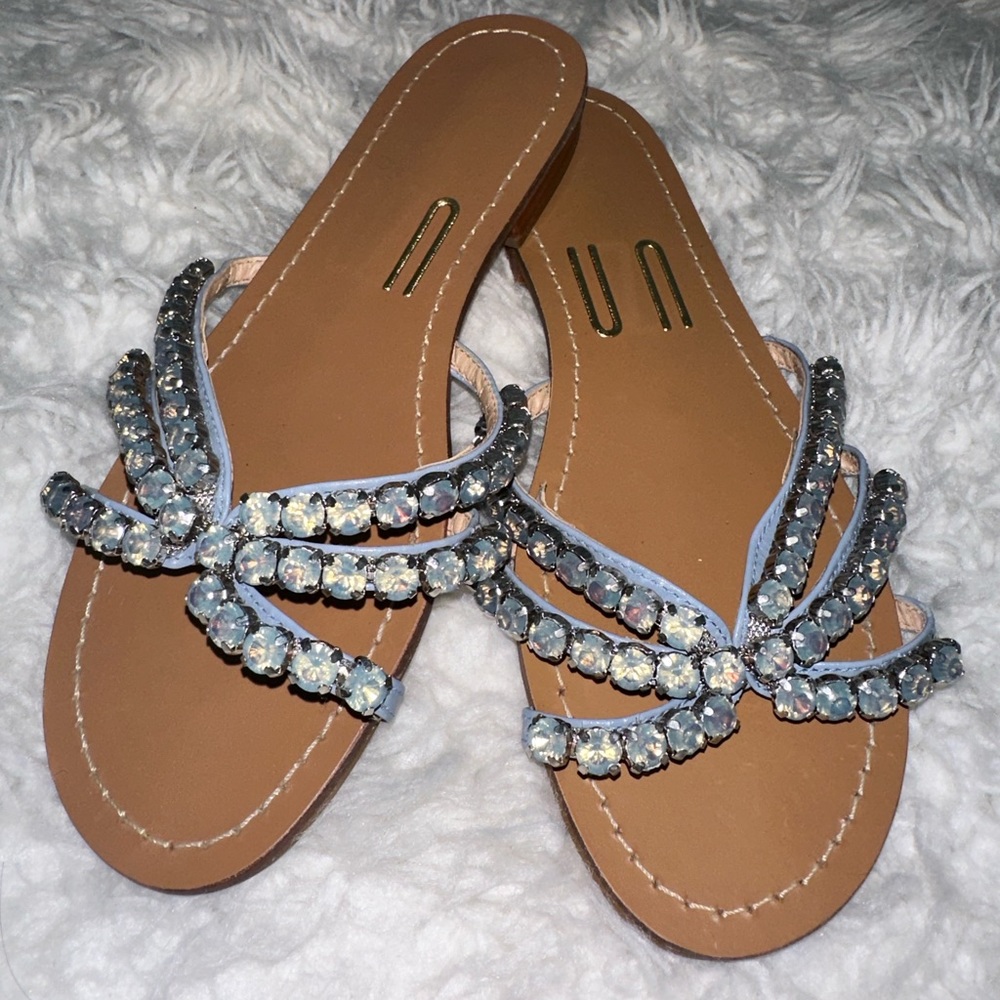 Flat sandal